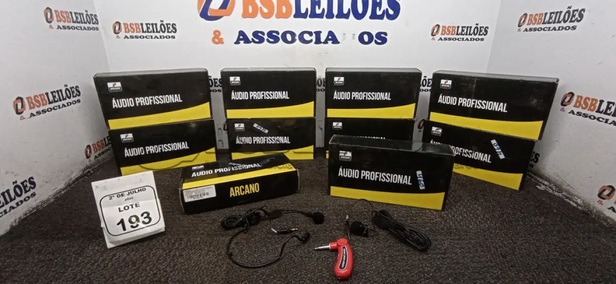 LOTE 193 - 10 MICROFONES AURICULARES COM MICROFONE DE LAPELA MARCA ARCANO. (NO ESTADO) ATENÇÃO! FAZER A VISITAÇÃO ANTES DE ARREMATAR, NÃO SABEMOS SE FUNCIONA, LEILÃO NÃO TEM GARANTIA E NEM DEVOLUÇÃO, SUJEITO A POSSÍVEIS AVARIAS VISÍVEIS/OCULTAS E/OU AUSÊNCIA DE COMPONENTES.