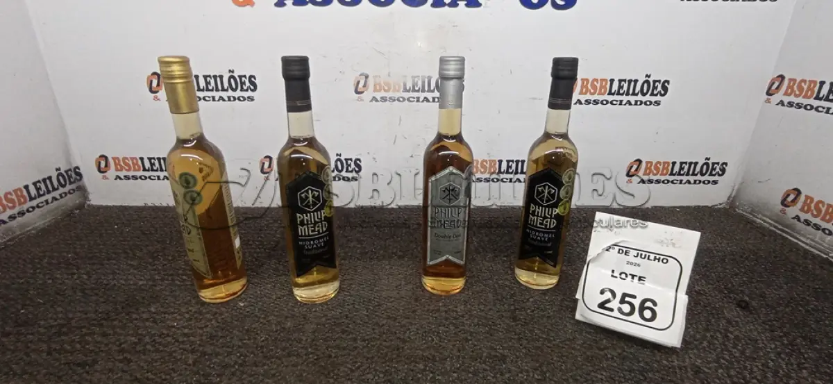 LOTE 256 - 04 GARRAFAS DE HIDROMEL DE 500ML DE SABORES DIVERSOS MARCA PHILIP MEAD. (NO ESTADO) ATENÇÃO! FAZER A VISITAÇÃO ANTES DE ARREMATAR, NÃO SABEMOS SE FUNCIONA, LEILÃO NÃO TEM GARANTIA E NEM DEVOLUÇÃO, SUJEITO A POSSÍVEIS AVARIAS VISÍVEIS/OCULTAS E/OU AUSÊNCIA DE COMPONENTES.