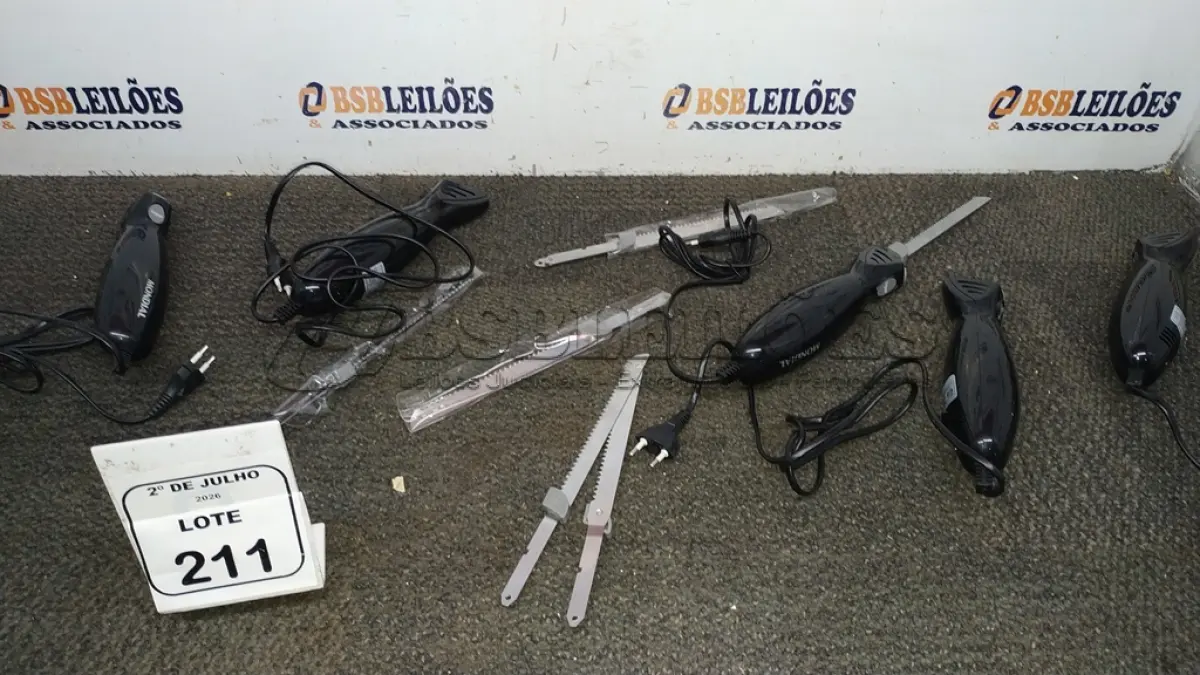 LOTE 211 - 04 FACAS ELÉTRICAS MARCA MONDIAL. (NO ESTADO) ATENÇÃO! FAZER A VISITAÇÃO ANTES DE ARREMATAR, NÃO SABEMOS SE FUNCIONA, LEILÃO NÃO TEM GARANTIA E NEM DEVOLUÇÃO, SUJEITO A POSSÍVEIS AVARIAS VISÍVEIS/OCULTAS E/OU AUSÊNCIA DE COMPONENTES.