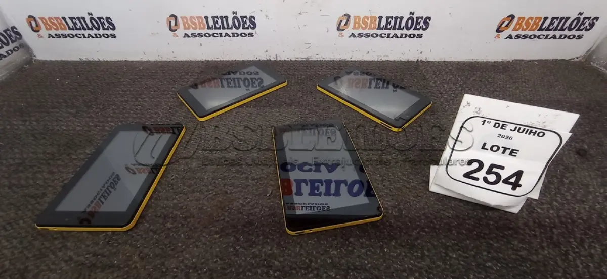 LOTE 254 - 04 TABLETS MARCA CCE. (NO ESTADO) ATENÇÃO! FAZER A VISITAÇÃO ANTES DE ARREMATAR, NÃO SABEMOS SE FUNCIONA, LEILÃO NÃO TEM GARANTIA E NEM DEVOLUÇÃO, SUJEITO A POSSÍVEIS AVARIAS VISÍVEIS/OCULTAS E/OU AUSÊNCIA DE COMPONENTES.