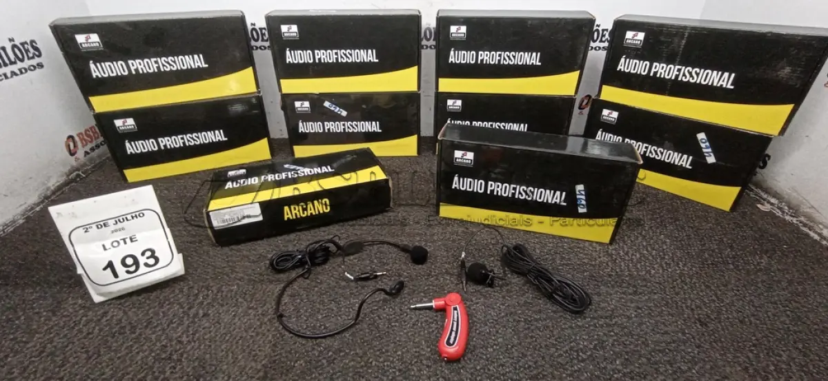 LOTE 193 - 10 MICROFONES AURICULARES COM MICROFONE DE LAPELA MARCA ARCANO. (NO ESTADO) ATENÇÃO! FAZER A VISITAÇÃO ANTES DE ARREMATAR, NÃO SABEMOS SE FUNCIONA, LEILÃO NÃO TEM GARANTIA E NEM DEVOLUÇÃO, SUJEITO A POSSÍVEIS AVARIAS VISÍVEIS/OCULTAS E/OU AUSÊNCIA DE COMPONENTES.