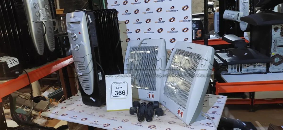LOTE 366 - 03 AQUECEDORES DE MARCAS E MODELOS DIVERSOS. (NO ESTADO) ATENÇÃO! FAZER A VISITAÇÃO ANTES DE ARREMATAR, NÃO SABEMOS SE FUNCIONA, LEILÃO NÃO TEM GARANTIA E NEM DEVOLUÇÃO, SUJEITO A POSSÍVEIS AVARIAS VISÍVEIS/OCULTAS E/OU AUSÊNCIA DE COMPONENTES.