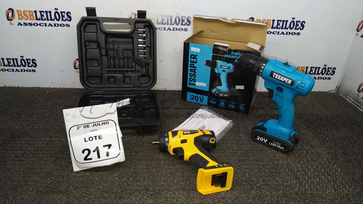 LOTE 217 - 01 FURADEIRA 220V MARCA TSSAPER E 01 PARAFUSADEIRA INCOMPLETO COM JOGO DE BITS E CASE MARCA WAP. (NO ESTADO) ATENÇÃO! FAZER A VISITAÇÃO ANTES DE ARREMATAR, NÃO SABEMOS SE FUNCIONA, LEILÃO NÃO TEM GARANTIA E NEM DEVOLUÇÃO, SUJEITO A POSSÍVEIS AVARIAS VISÍVEIS/OCULTAS E/OU AUSÊNCIA DE COMPONENTES.