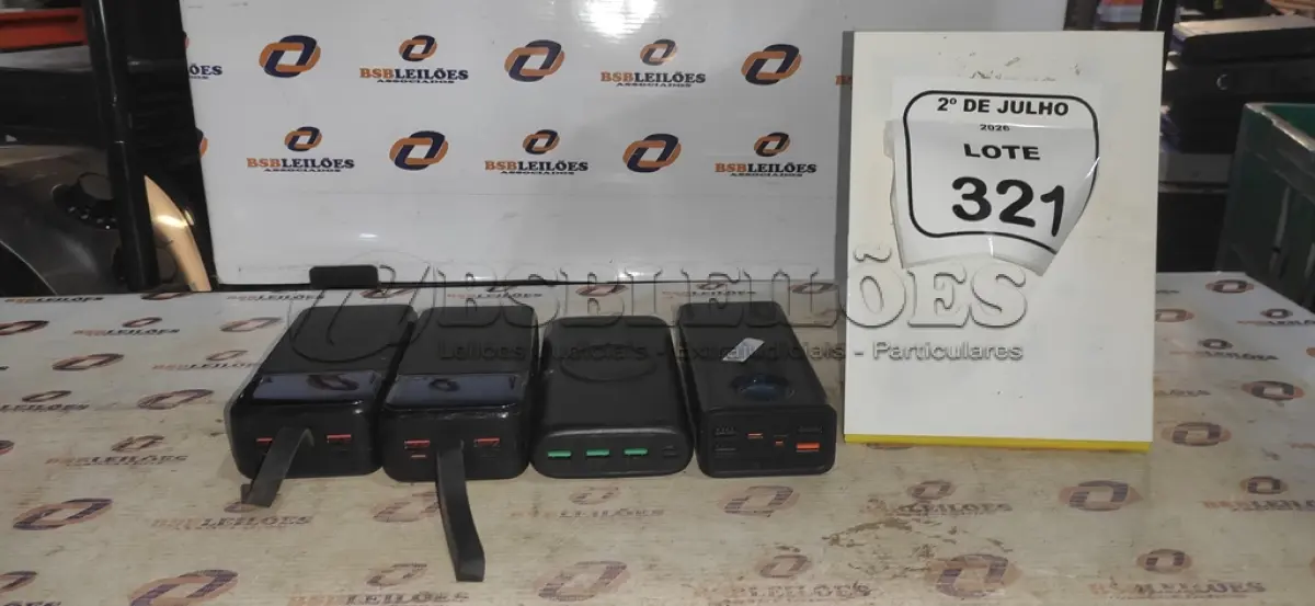 LOTE 321 - 04 POWER BANK DE MARCAS DIVERSAS. (NO ESTADO) ATENÇÃO! FAZER A VISITAÇÃO ANTES DE ARREMATAR, NÃO SABEMOS SE FUNCIONA, LEILÃO NÃO TEM GARANTIA E NEM DEVOLUÇÃO, SUJEITO A POSSÍVEIS AVARIAS VISÍVEIS/OCULTAS E/OU AUSÊNCIA DE COMPONENTES.