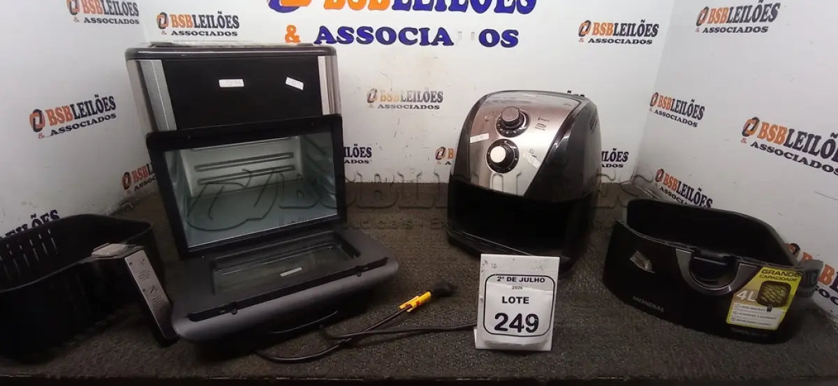 LOTE 249 - 01 AIR FRYER/FORNO 12L 220V MARCA MONDIAL E 01 AIR FRYER 220V MARCA MONDIAL. (NO ESTADO) ATENÇÃO! FAZER A VISITAÇÃO ANTES DE ARREMATAR, NÃO SABEMOS SE FUNCIONA, LEILÃO NÃO TEM GARANTIA E NEM DEVOLUÇÃO, SUJEITO A POSSÍVEIS AVARIAS VISÍVEIS/OCULTAS E/OU AUSÊNCIA DE COMPONENTES.