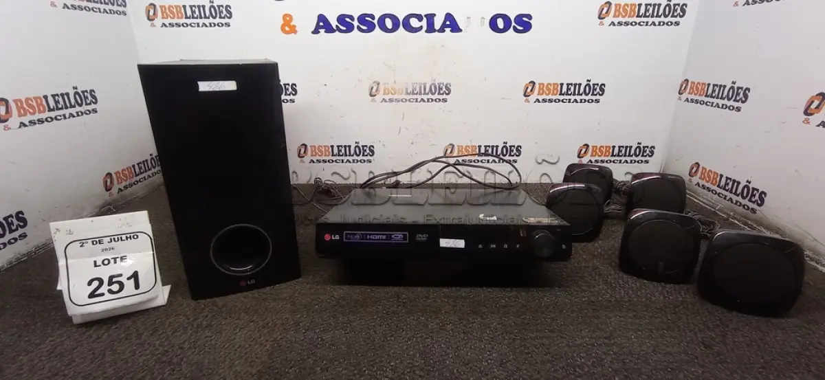 LOTE 251 - 01 HOME THEATER COM 06 CAIXAS MARCA LG. (NO ESTADO) ATENÇÃO! FAZER A VISITAÇÃO ANTES DE ARREMATAR, NÃO SABEMOS SE FUNCIONA, LEILÃO NÃO TEM GARANTIA E NEM DEVOLUÇÃO, SUJEITO A POSSÍVEIS AVARIAS VISÍVEIS/OCULTAS E/OU AUSÊNCIA DE COMPONENTES.