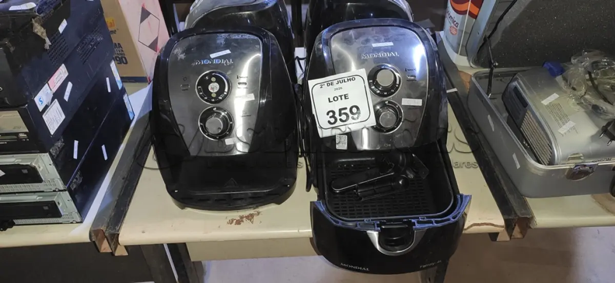 LOTE 359 - 04 AIR FRYERS PARA RETIRADA DE PEÇAS. (NO ESTADO) ATENÇÃO! FAZER A VISITAÇÃO ANTES DE ARREMATAR, NÃO SABEMOS SE FUNCIONA, LEILÃO NÃO TEM GARANTIA E NEM DEVOLUÇÃO, SUJEITO A POSSÍVEIS AVARIAS VISÍVEIS/OCULTAS E/OU AUSÊNCIA DE COMPONENTES.