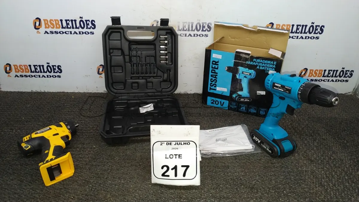 LOTE 217 - 01 FURADEIRA 220V MARCA TSSAPER E 01 PARAFUSADEIRA INCOMPLETO COM JOGO DE BITS E CASE MARCA WAP. (NO ESTADO) ATENÇÃO! FAZER A VISITAÇÃO ANTES DE ARREMATAR, NÃO SABEMOS SE FUNCIONA, LEILÃO NÃO TEM GARANTIA E NEM DEVOLUÇÃO, SUJEITO A POSSÍVEIS AVARIAS VISÍVEIS/OCULTAS E/OU AUSÊNCIA DE COMPONENTES.
