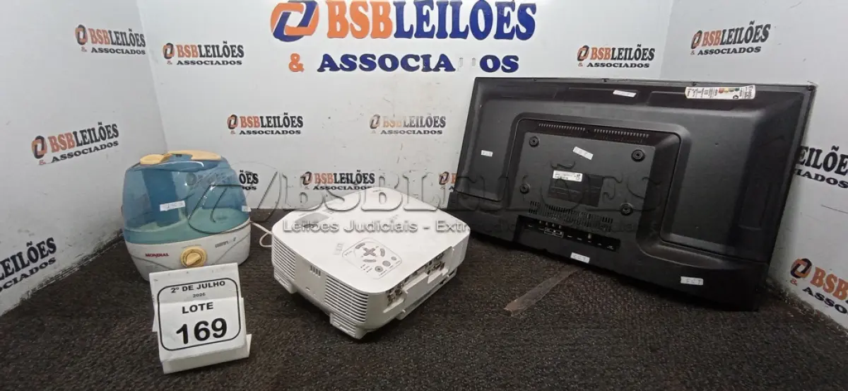 LOTE 169 - 01 TV 27’’ MARCA PHILCO, 01 PROJETOR E 01 UMIDIFICADOR. (NO ESTADO) ATENÇÃO! FAZER A VISITAÇÃO ANTES DE ARREMATAR, NÃO SABEMOS SE FUNCIONA, LEILÃO NÃO TEM GARANTIA E NEM DEVOLUÇÃO, SUJEITO A POSSÍVEIS AVARIAS VISÍVEIS/OCULTAS E/OU AUSÊNCIA DE COMPONENTES.