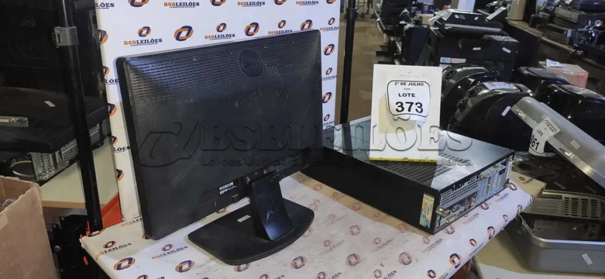 LOTE 373 - 01 CPU N3 E 01 MONITOR MARCA DELL. (NO ESTADO) ATENÇÃO! FAZER A VISITAÇÃO ANTES DE ARREMATAR, NÃO SABEMOS SE FUNCIONA, LEILÃO NÃO TEM GARANTIA E NEM DEVOLUÇÃO, SUJEITO A POSSÍVEIS AVARIAS VISÍVEIS/OCULTAS E/OU AUSÊNCIA DE COMPONENTES.