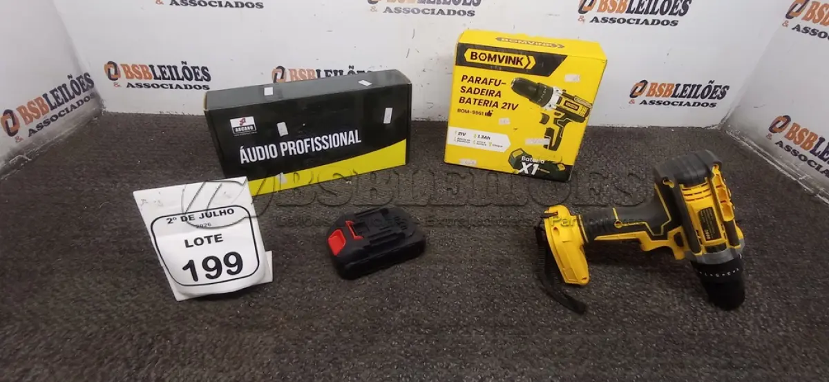 LOTE 199 - 01 PARAFUSADEIRA BATERIA 21V MARCA BOMVINK E 01 MICROFONE AURICULAR COM MICROFONE DE LAPELA MARCA ARCANO. (NO ESTADO) ATENÇÃO! FAZER A VISITAÇÃO ANTES DE ARREMATAR, NÃO SABEMOS SE FUNCIONA, LEILÃO NÃO TEM GARANTIA E NEM DEVOLUÇÃO, SUJEITO A POSSÍVEIS AVARIAS VISÍVEIS/OCULTAS E/OU AUSÊNCIA DE COMPONENTES.
