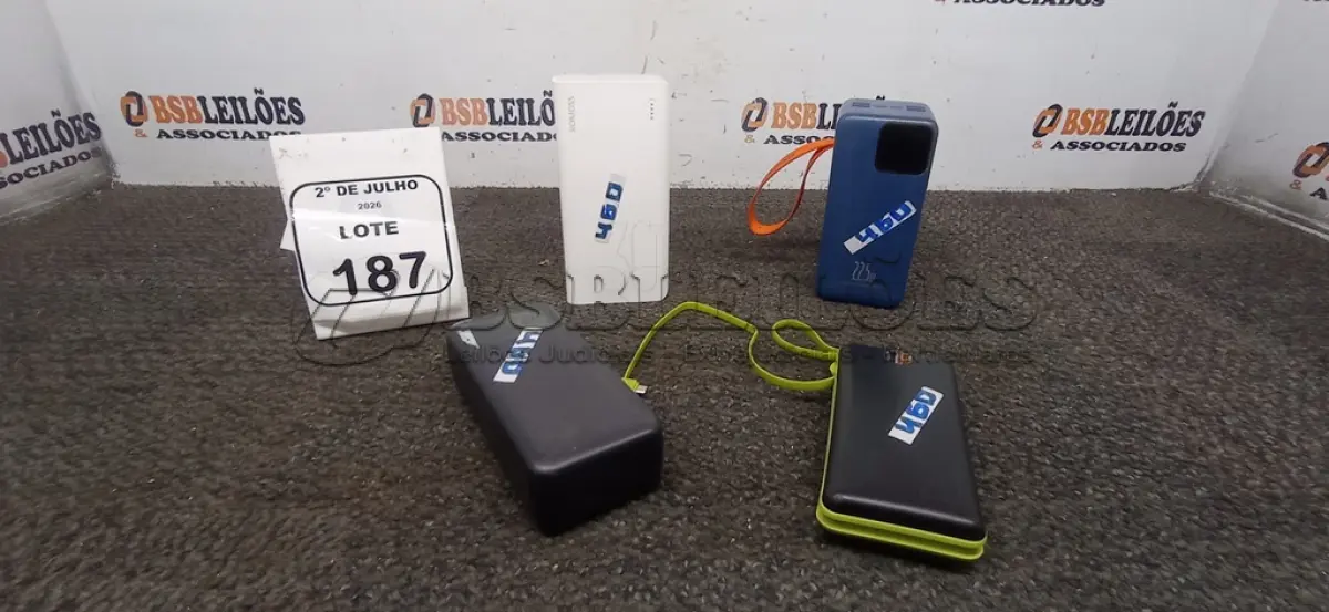LOTE 187 - 04 POWER BANK DE MARCAS DIVERSAS. (NO ESTADO) ATENÇÃO! FAZER A VISITAÇÃO ANTES DE ARREMATAR, NÃO SABEMOS SE FUNCIONA, LEILÃO NÃO TEM GARANTIA E NEM DEVOLUÇÃO, SUJEITO A POSSÍVEIS AVARIAS VISÍVEIS/OCULTAS E/OU AUSÊNCIA DE COMPONENTES.