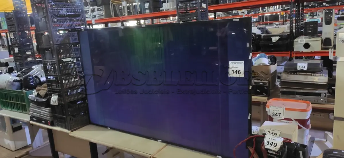 LOTE 346 - 01 TV 75’’ MARCA SAMSUNG PARA RETIRADA DE PEÇAS. (NO ESTADO) ATENÇÃO! FAZER A VISITAÇÃO ANTES DE ARREMATAR, NÃO SABEMOS SE FUNCIONA, LEILÃO NÃO TEM GARANTIA E NEM DEVOLUÇÃO, SUJEITO A POSSÍVEIS AVARIAS VISÍVEIS/OCULTAS E/OU AUSÊNCIA DE COMPONENTES.