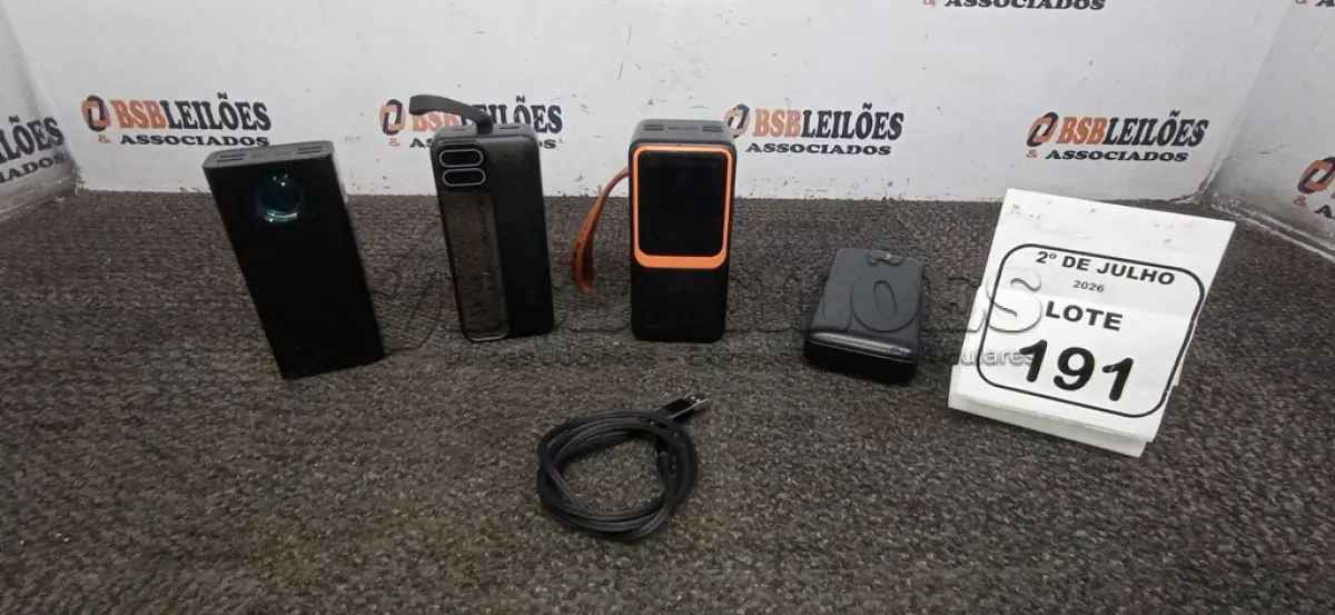 LOTE 191 - 04 POWER BANK DE MARCAS DIVERSAS. (NO ESTADO) ATENÇÃO! FAZER A VISITAÇÃO ANTES DE ARREMATAR, NÃO SABEMOS SE FUNCIONA, LEILÃO NÃO TEM GARANTIA E NEM DEVOLUÇÃO, SUJEITO A POSSÍVEIS AVARIAS VISÍVEIS/OCULTAS E/OU AUSÊNCIA DE COMPONENTES.