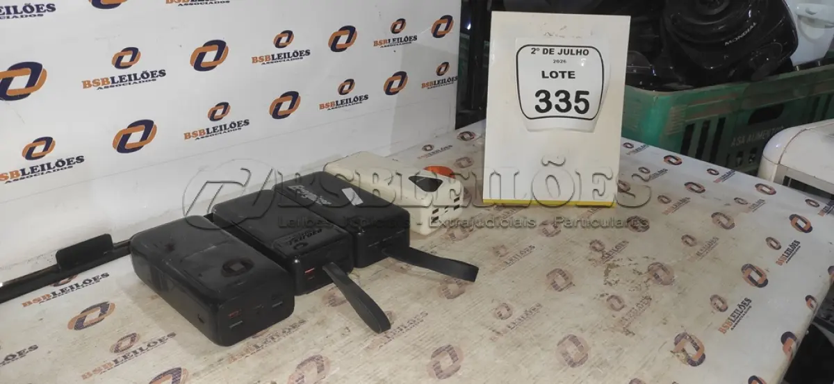 LOTE 335 - 04 POWER BANK DE MARCAS DIVERSAS. (NO ESTADO) ATENÇÃO! FAZER A VISITAÇÃO ANTES DE ARREMATAR, NÃO SABEMOS SE FUNCIONA, LEILÃO NÃO TEM GARANTIA E NEM DEVOLUÇÃO, SUJEITO A POSSÍVEIS AVARIAS VISÍVEIS/OCULTAS E/OU AUSÊNCIA DE COMPONENTES.