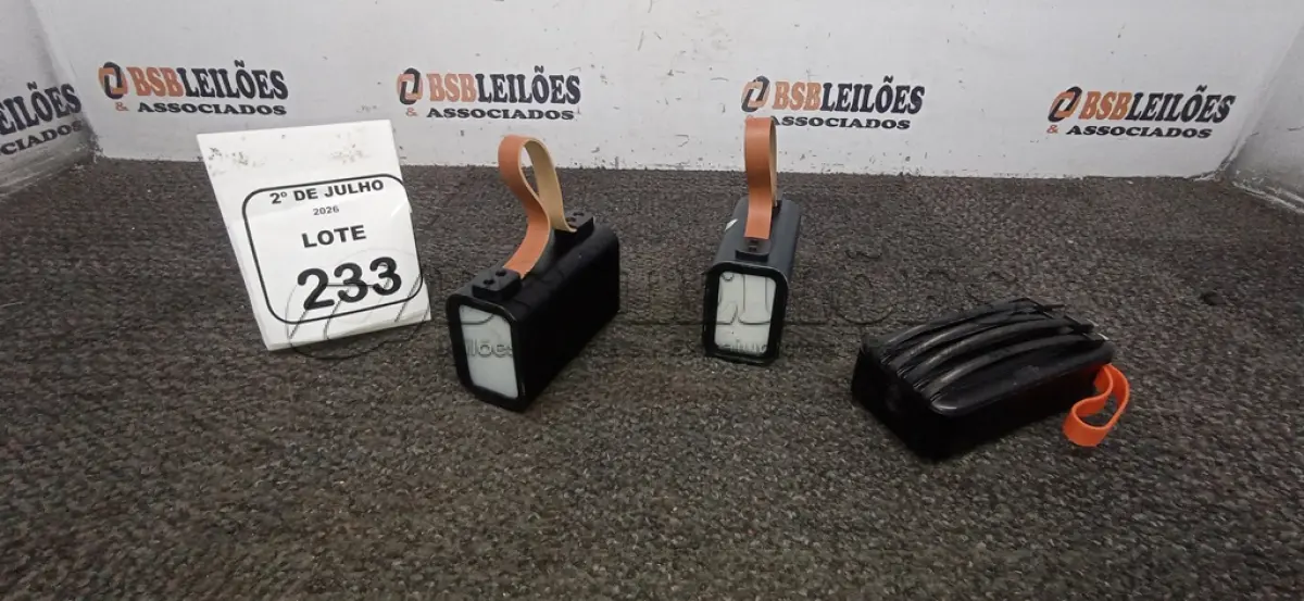 LOTE 233 - 03 POWER BANK DE MARCAS DIVERSAS. (NO ESTADO) ATENÇÃO! FAZER A VISITAÇÃO ANTES DE ARREMATAR, NÃO SABEMOS SE FUNCIONA, LEILÃO NÃO TEM GARANTIA E NEM DEVOLUÇÃO, SUJEITO A POSSÍVEIS AVARIAS VISÍVEIS/OCULTAS E/OU AUSÊNCIA DE COMPONENTES.