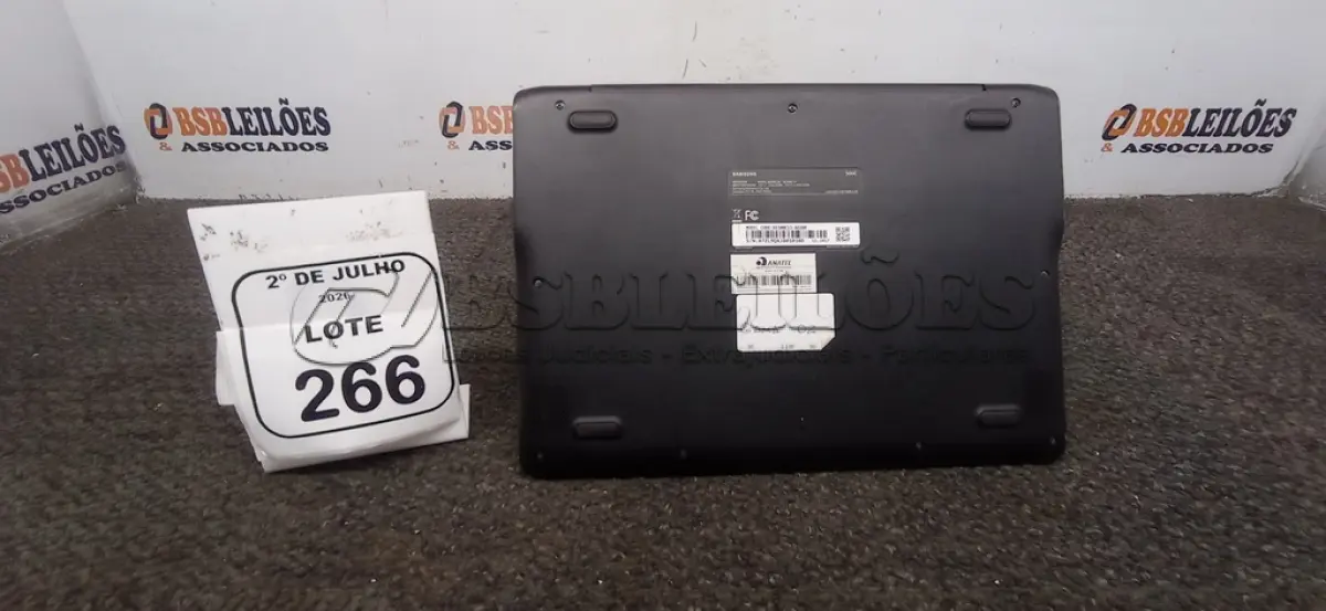 LOTE 266 - 01 CROMEBOOK LINHA CONNECT MEMÓRIA 2GB, 16GB E.MMC TELA DE 11.6’’ MARCA SAMSUNG SEM FONTE. (NO ESTADO) ATENÇÃO! FAZER A VISITAÇÃO ANTES DE ARREMATAR, NÃO SABEMOS SE FUNCIONA, LEILÃO NÃO TEM GARANTIA E NEM DEVOLUÇÃO, SUJEITO A POSSÍVEIS AVARIAS VISÍVEIS/OCULTAS E/OU AUSÊNCIA DE COMPONENTES.