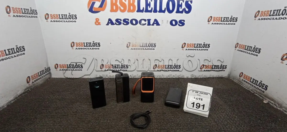 LOTE 191 - 04 POWER BANK DE MARCAS DIVERSAS. (NO ESTADO) ATENÇÃO! FAZER A VISITAÇÃO ANTES DE ARREMATAR, NÃO SABEMOS SE FUNCIONA, LEILÃO NÃO TEM GARANTIA E NEM DEVOLUÇÃO, SUJEITO A POSSÍVEIS AVARIAS VISÍVEIS/OCULTAS E/OU AUSÊNCIA DE COMPONENTES.