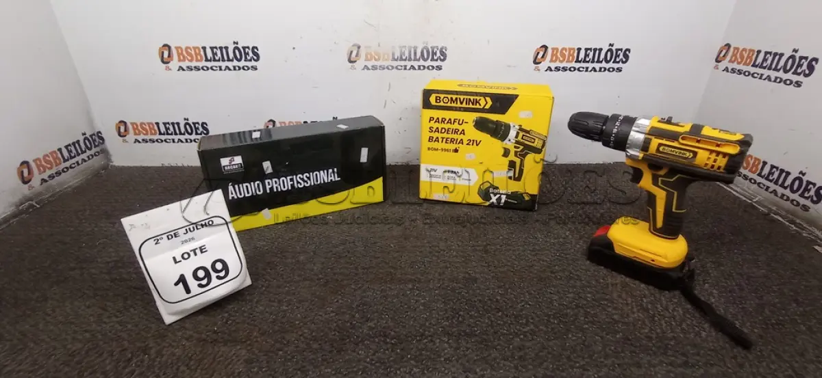 LOTE 199 - 01 PARAFUSADEIRA BATERIA 21V MARCA BOMVINK E 01 MICROFONE AURICULAR COM MICROFONE DE LAPELA MARCA ARCANO. (NO ESTADO) ATENÇÃO! FAZER A VISITAÇÃO ANTES DE ARREMATAR, NÃO SABEMOS SE FUNCIONA, LEILÃO NÃO TEM GARANTIA E NEM DEVOLUÇÃO, SUJEITO A POSSÍVEIS AVARIAS VISÍVEIS/OCULTAS E/OU AUSÊNCIA DE COMPONENTES.