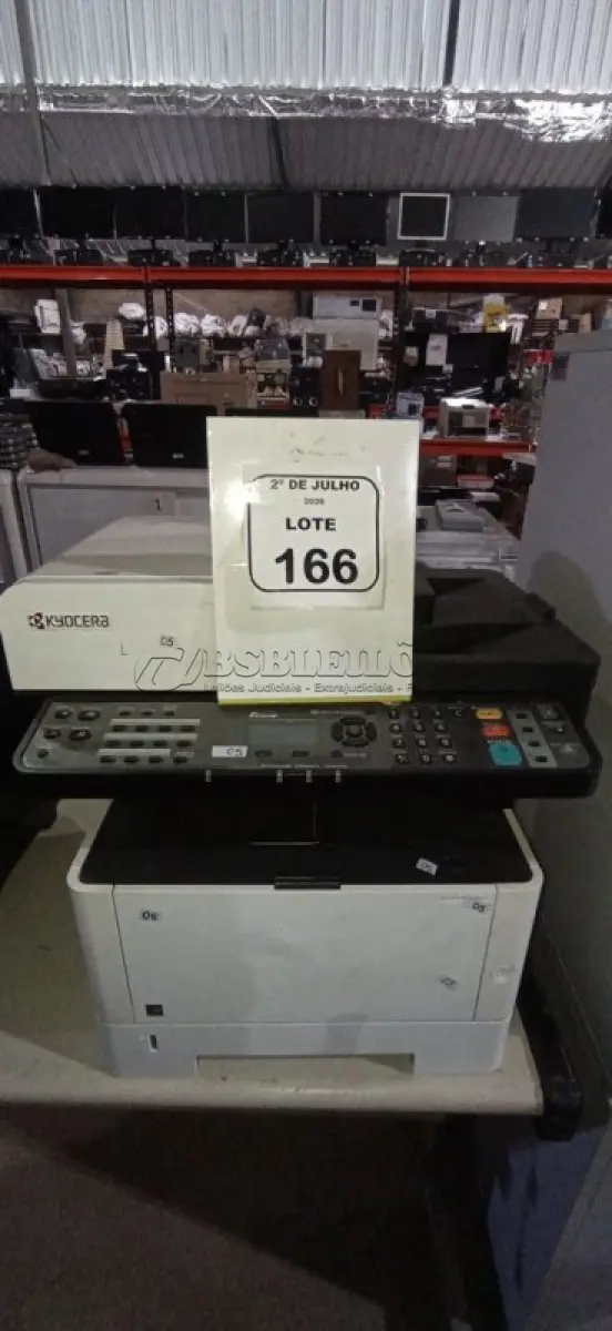 LOTE 166 - 01 IMPRESSORA MULTIFUNCIONAL MODELO ECOSYS M2040DN/L MARCA KYOCERA. (NO ESTADO) ATENÇÃO! FAZER A VISITAÇÃO ANTES DE ARREMATAR, NÃO SABEMOS SE FUNCIONA, LEILÃO NÃO TEM GARANTIA E NEM DEVOLUÇÃO, SUJEITO A POSSÍVEIS AVARIAS VISÍVEIS/OCULTAS E/OU AUSÊNCIA DE COMPONENTES.