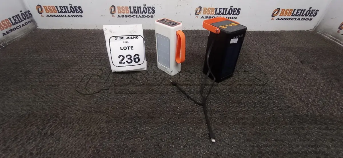 LOTE 236 - 02 POWER BANK DE MARCAS DIVERSAS. (NO ESTADO) ATENÇÃO! FAZER A VISITAÇÃO ANTES DE ARREMATAR, NÃO SABEMOS SE FUNCIONA, LEILÃO NÃO TEM GARANTIA E NEM DEVOLUÇÃO, SUJEITO A POSSÍVEIS AVARIAS VISÍVEIS/OCULTAS E/OU AUSÊNCIA DE COMPONENTES.