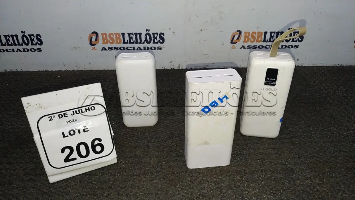 LOTE 206 - 03 POWER BANK DE MARCAS DIVERSAS. (NO ESTADO) ATENÇÃO! FAZER A VISITAÇÃO ANTES DE ARREMATAR, NÃO SABEMOS SE FUNCIONA, LEILÃO NÃO TEM GARANTIA E NEM DEVOLUÇÃO, SUJEITO A POSSÍVEIS AVARIAS VISÍVEIS/OCULTAS E/OU AUSÊNCIA DE COMPONENTES.