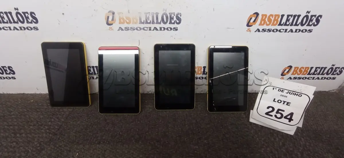 LOTE 254 - 04 TABLETS MARCA CCE. (NO ESTADO) ATENÇÃO! FAZER A VISITAÇÃO ANTES DE ARREMATAR, NÃO SABEMOS SE FUNCIONA, LEILÃO NÃO TEM GARANTIA E NEM DEVOLUÇÃO, SUJEITO A POSSÍVEIS AVARIAS VISÍVEIS/OCULTAS E/OU AUSÊNCIA DE COMPONENTES.