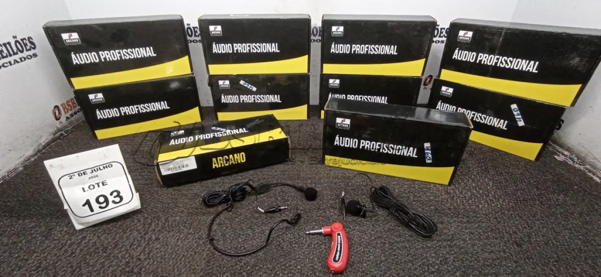 LOTE 193 - 10 MICROFONES AURICULARES COM MICROFONE DE LAPELA MARCA ARCANO. (NO ESTADO) ATENÇÃO! FAZER A VISITAÇÃO ANTES DE ARREMATAR, NÃO SABEMOS SE FUNCIONA, LEILÃO NÃO TEM GARANTIA E NEM DEVOLUÇÃO, SUJEITO A POSSÍVEIS AVARIAS VISÍVEIS/OCULTAS E/OU AUSÊNCIA DE COMPONENTES.