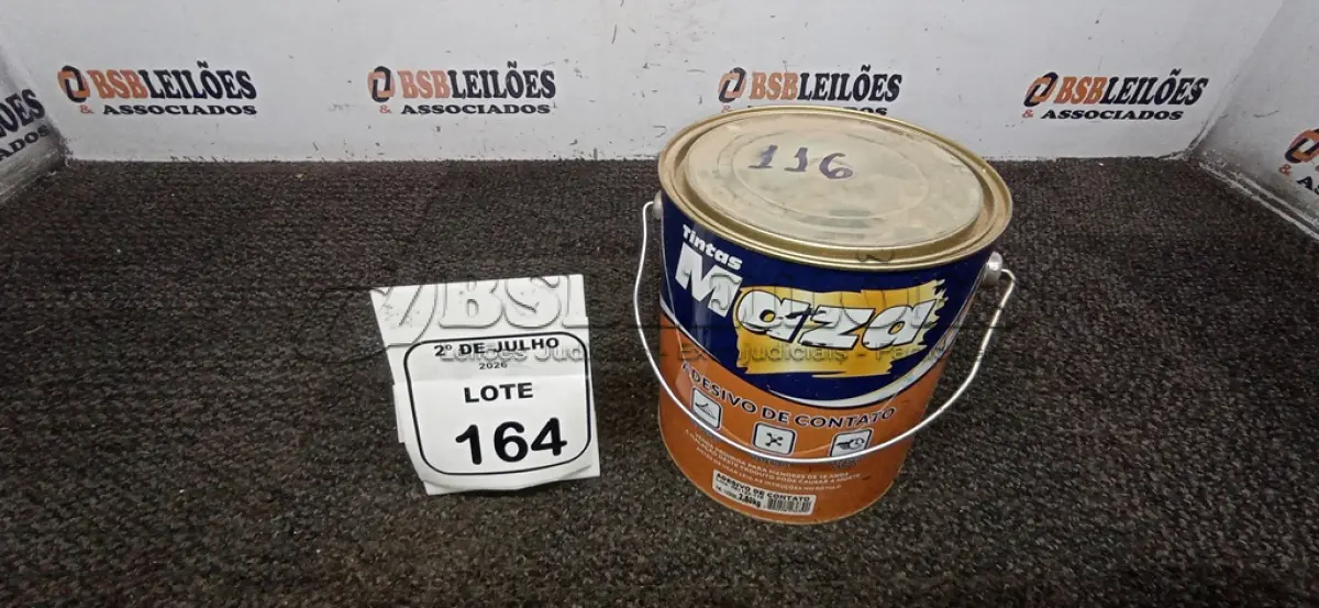 LOTE 164 - 01 LATA DE ADESIVO DE CONTATO 2,80KG MARCA MAZA. (NO ESTADO) ATENÇÃO! FAZER A VISITAÇÃO ANTES DE ARREMATAR, NÃO SABEMOS SE FUNCIONA, LEILÃO NÃO TEM GARANTIA E NEM DEVOLUÇÃO, SUJEITO A POSSÍVEIS AVARIAS VISÍVEIS/OCULTAS E/OU AUSÊNCIA DE COMPONENTES.