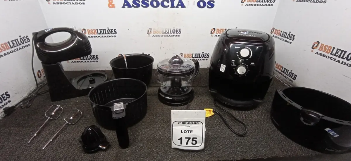 LOTE 175 - 01 AIR FRYER, 01 BATEDEIRA E 01 ESPREMEDOR DE FRUTAS MARCA MONDIAL. (NO ESTADO) ATENÇÃO! FAZER A VISITAÇÃO ANTES DE ARREMATAR, NÃO SABEMOS SE FUNCIONA, LEILÃO NÃO TEM GARANTIA E NEM DEVOLUÇÃO, SUJEITO A POSSÍVEIS AVARIAS VISÍVEIS/OCULTAS E/OU AUSÊNCIA DE COMPONENTES.