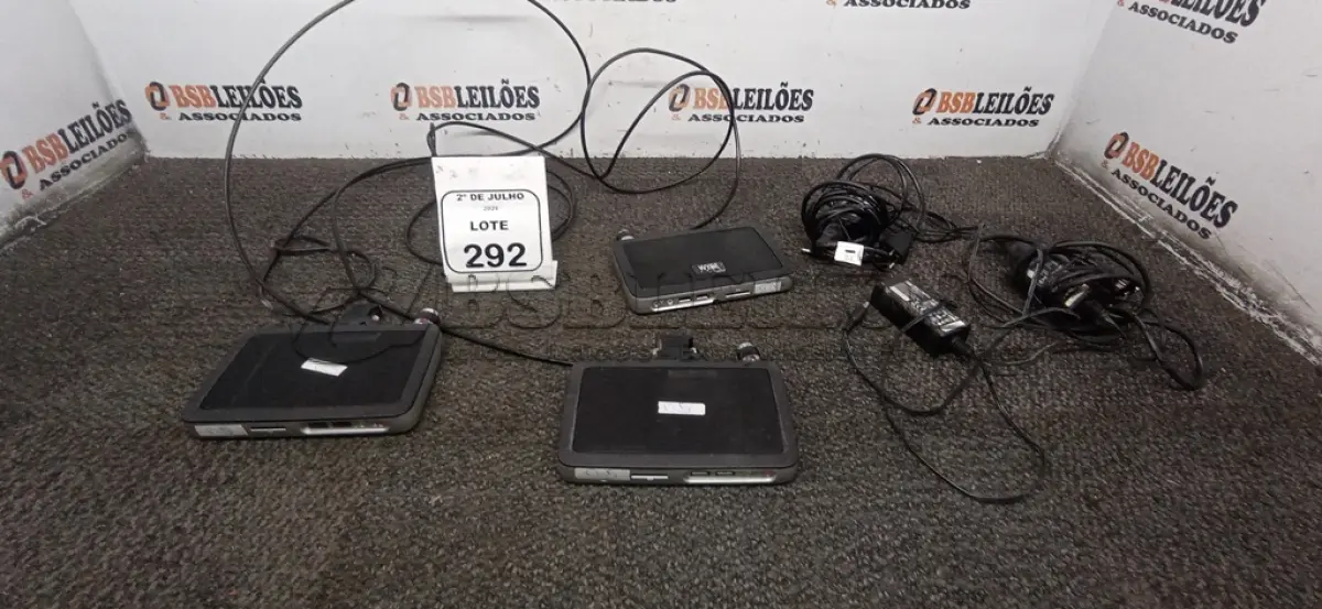 LOTE 292 - 03 MINIS COMPUTADORES TERMINAIS MARCA WYSE. (NO ESTADO) ATENÇÃO! FAZER A VISITAÇÃO ANTES DE ARREMATAR, NÃO SABEMOS SE FUNCIONA, LEILÃO NÃO TEM GARANTIA E NEM DEVOLUÇÃO, SUJEITO A POSSÍVEIS AVARIAS VISÍVEIS/OCULTAS E/OU AUSÊNCIA DE COMPONENTES.