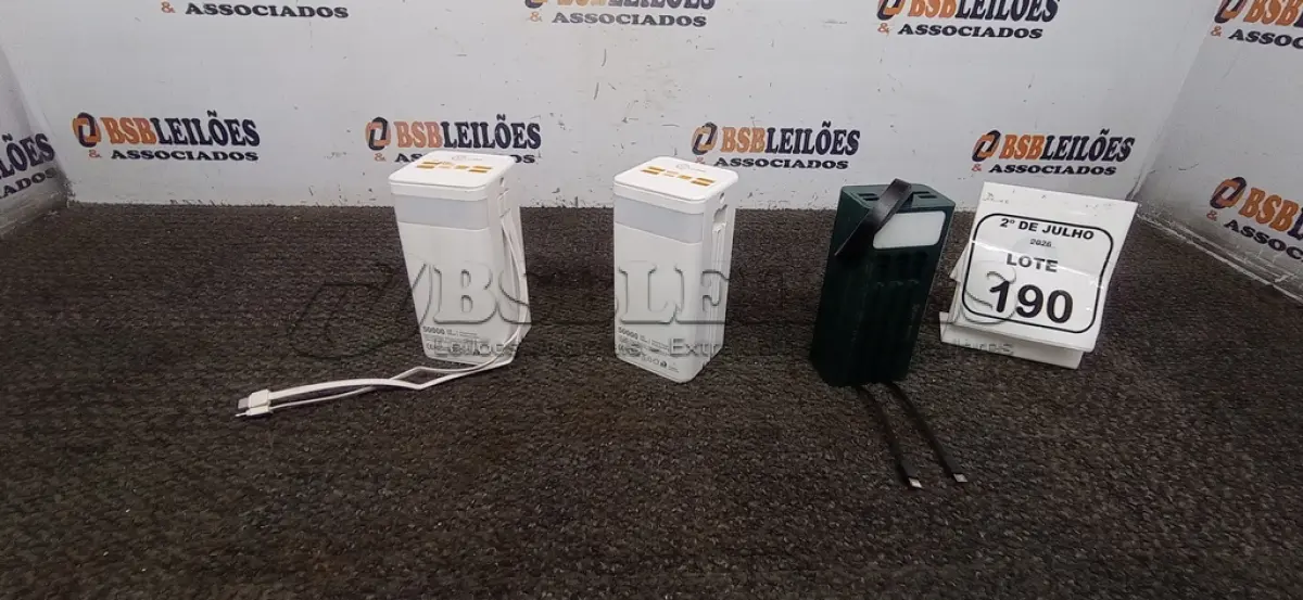 LOTE 190 - 03 POWER BANK DE MARCAS DIVERSAS. (NO ESTADO) ATENÇÃO! FAZER A VISITAÇÃO ANTES DE ARREMATAR, NÃO SABEMOS SE FUNCIONA, LEILÃO NÃO TEM GARANTIA E NEM DEVOLUÇÃO, SUJEITO A POSSÍVEIS AVARIAS VISÍVEIS/OCULTAS E/OU AUSÊNCIA DE COMPONENTES.