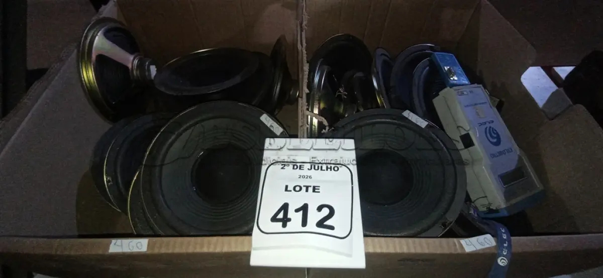 LOTE 412 - 01 LOTE COM VÁRIOS ALTO FALANTES DE MARCAS E MODELOS DIVERSOS. (NO ESTADO) ATENÇÃO! FAZER A VISITAÇÃO ANTES DE ARREMATAR, NÃO SABEMOS SE FUNCIONA, LEILÃO NÃO TEM GARANTIA E NEM DEVOLUÇÃO, SUJEITO A POSSÍVEIS AVARIAS VISÍVEIS/OCULTAS E/OU AUSÊNCIA DE COMPONENTES.