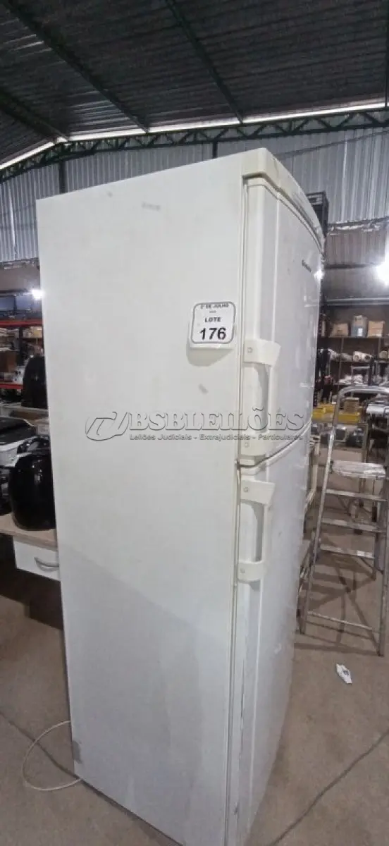 LOTE 176 - 01 GELADEIRA 460L 220V MARCA CONTINENTAL. (NO ESTADO) ATENÇÃO! FAZER A VISITAÇÃO ANTES DE ARREMATAR, NÃO SABEMOS SE FUNCIONA, LEILÃO NÃO TEM GARANTIA E NEM DEVOLUÇÃO, SUJEITO A POSSÍVEIS AVARIAS VISÍVEIS/OCULTAS E/OU AUSÊNCIA DE COMPONENTES.
