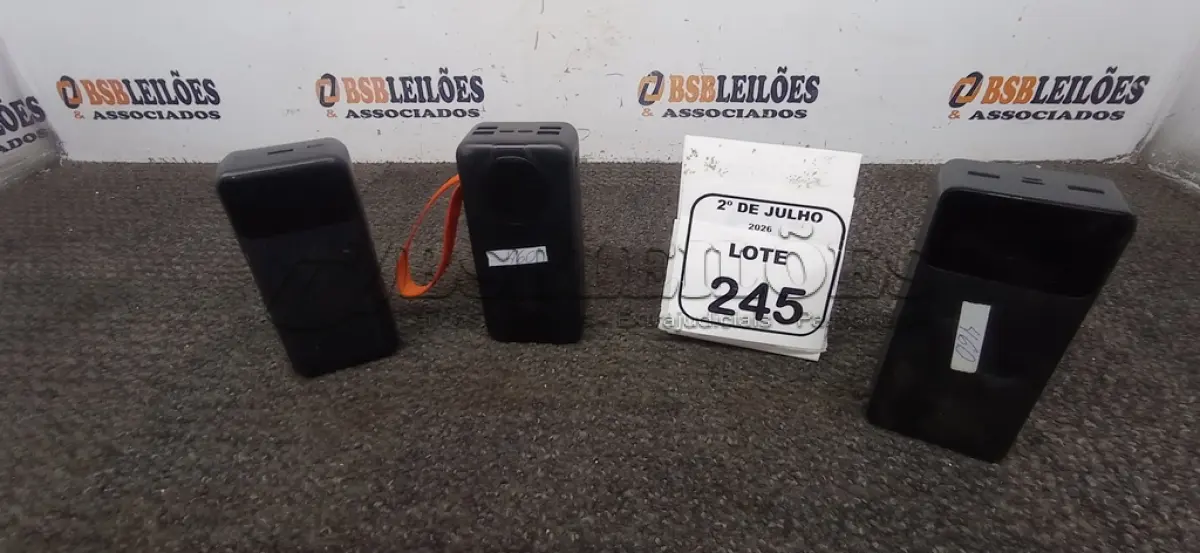 LOTE 245 - 03 POWER BANK DE MARCAS DIVERSAS. (NO ESTADO) ATENÇÃO! FAZER A VISITAÇÃO ANTES DE ARREMATAR, NÃO SABEMOS SE FUNCIONA, LEILÃO NÃO TEM GARANTIA E NEM DEVOLUÇÃO, SUJEITO A POSSÍVEIS AVARIAS VISÍVEIS/OCULTAS E/OU AUSÊNCIA DE COMPONENTES.