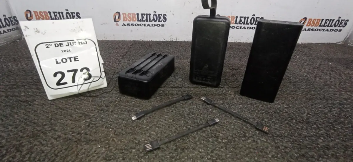 LOTE 273 - 03 POWER BANK DE MARCAS DIVERSAS. (NO ESTADO) ATENÇÃO! FAZER A VISITAÇÃO ANTES DE ARREMATAR, NÃO SABEMOS SE FUNCIONA, LEILÃO NÃO TEM GARANTIA E NEM DEVOLUÇÃO, SUJEITO A POSSÍVEIS AVARIAS VISÍVEIS/OCULTAS E/OU AUSÊNCIA DE COMPONENTES.