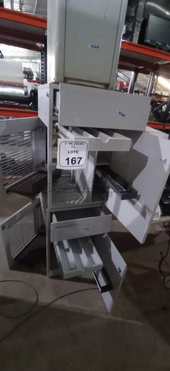 LOTE 167 - 01 BEBEDOURO DE COLUNA E 02 ARMÁRIOS BAIXOS COM 01 GAVETA E SUPORTE PARA CPU EM MADEIRA. (NO ESTADO) ATENÇÃO! FAZER A VISITAÇÃO ANTES DE ARREMATAR, NÃO SABEMOS SE FUNCIONA, LEILÃO NÃO TEM GARANTIA E NEM DEVOLUÇÃO, SUJEITO A POSSÍVEIS AVARIAS VISÍVEIS/OCULTAS E/OU AUSÊNCIA DE COMPONENTES.