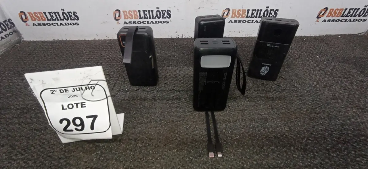 LOTE 297 - 04 POWER BANK DE MARCAS DIVERSAS. (NO ESTADO) ATENÇÃO! FAZER A VISITAÇÃO ANTES DE ARREMATAR, NÃO SABEMOS SE FUNCIONA, LEILÃO NÃO TEM GARANTIA E NEM DEVOLUÇÃO, SUJEITO A POSSÍVEIS AVARIAS VISÍVEIS/OCULTAS E/OU AUSÊNCIA DE COMPONENTES.