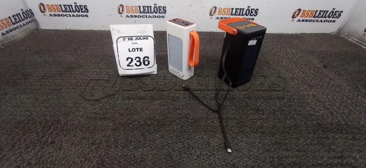 LOTE 236 - 02 POWER BANK DE MARCAS DIVERSAS. (NO ESTADO) ATENÇÃO! FAZER A VISITAÇÃO ANTES DE ARREMATAR, NÃO SABEMOS SE FUNCIONA, LEILÃO NÃO TEM GARANTIA E NEM DEVOLUÇÃO, SUJEITO A POSSÍVEIS AVARIAS VISÍVEIS/OCULTAS E/OU AUSÊNCIA DE COMPONENTES.