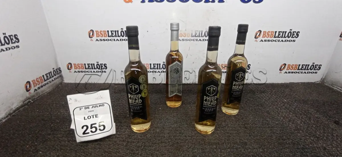 LOTE 255 - 04 GARRAFAS DE HIDROMEL DE 500ML DE SABORES DIVERSOS MARCA PHILIP MEAD. (NO ESTADO) ATENÇÃO! FAZER A VISITAÇÃO ANTES DE ARREMATAR, NÃO SABEMOS SE FUNCIONA, LEILÃO NÃO TEM GARANTIA E NEM DEVOLUÇÃO, SUJEITO A POSSÍVEIS AVARIAS VISÍVEIS/OCULTAS E/OU AUSÊNCIA DE COMPONENTES.