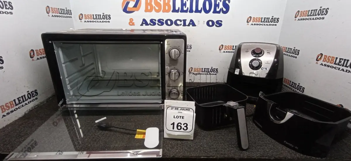 LOTE 163 - 01 FORNO ELÉTRICO 52L MARCA MONDIAL E 01 AIRFRYER 220V MARCA MONDIAL. (NO ESTADO) ATENÇÃO! FAZER A VISITAÇÃO ANTES DE ARREMATAR, NÃO SABEMOS SE FUNCIONA, LEILÃO NÃO TEM GARANTIA E NEM DEVOLUÇÃO, SUJEITO A POSSÍVEIS AVARIAS VISÍVEIS/OCULTAS E/OU AUSÊNCIA DE COMPONENTES.