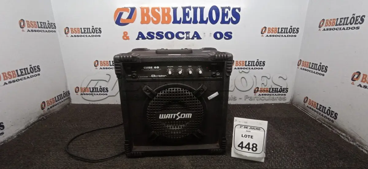 LOTE 448 - 01 AMPLIFICADOR MODELO CUBE 60 MARCA CICLOTRON. (NO ESTADO) ATENÇÃO! FAZER A VISITAÇÃO ANTES DE ARREMATAR, NÃO SABEMOS SE FUNCIONA, LEILÃO NÃO TEM GARANTIA E NEM DEVOLUÇÃO, SUJEITO A POSSÍVEIS AVARIAS VISÍVEIS/OCULTAS E/OU AUSÊNCIA DE COMPONENTES.