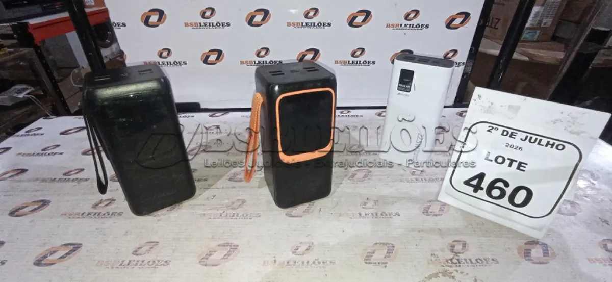 LOTE 460 - 03 POWER BANK DE MARCAS DIVERSAS. (NO ESTADO) ATENÇÃO! FAZER A VISITAÇÃO ANTES DE ARREMATAR, NÃO SABEMOS SE FUNCIONA, LEILÃO NÃO TEM GARANTIA E NEM DEVOLUÇÃO, SUJEITO A POSSÍVEIS AVARIAS VISÍVEIS/OCULTAS E/OU AUSÊNCIA DE COMPONENTES.