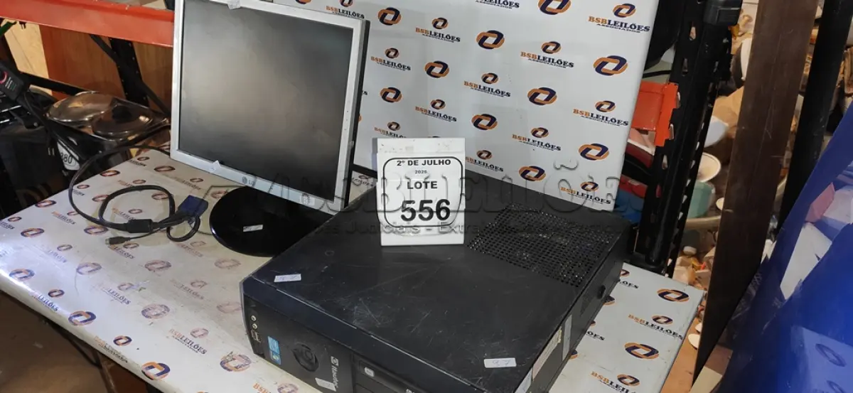 LOTE 556 - 01 MONITOR MARCA DELL E 01 CPU MARCA SAMSUNG. (NO ESTADO) ATENÇÃO! FAZER A VISITAÇÃO ANTES DE ARREMATAR, NÃO SABEMOS SE FUNCIONA, LEILÃO NÃO TEM GARANTIA E NEM DEVOLUÇÃO, SUJEITO A POSSÍVEIS AVARIAS VISÍVEIS/OCULTAS E/OU AUSÊNCIA DE COMPONENTES.