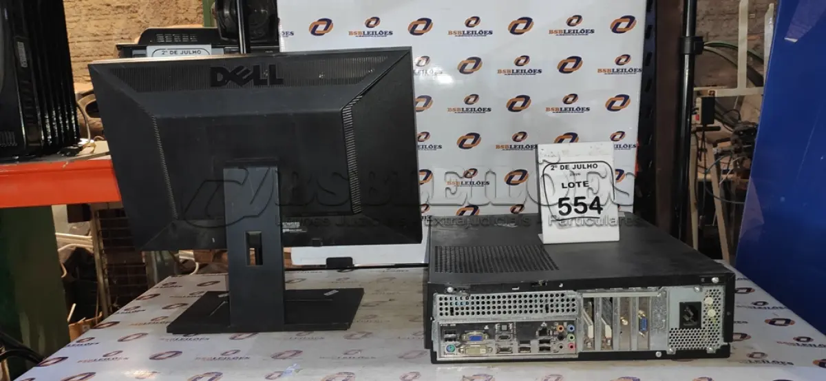 LOTE 554 - 01 MONITOR MARCA DELL E 01 CPU MARCA ITAUTEC. (NO ESTADO) ATENÇÃO! FAZER A VISITAÇÃO ANTES DE ARREMATAR, NÃO SABEMOS SE FUNCIONA, LEILÃO NÃO TEM GARANTIA E NEM DEVOLUÇÃO, SUJEITO A POSSÍVEIS AVARIAS VISÍVEIS/OCULTAS E/OU AUSÊNCIA DE COMPONENTES.