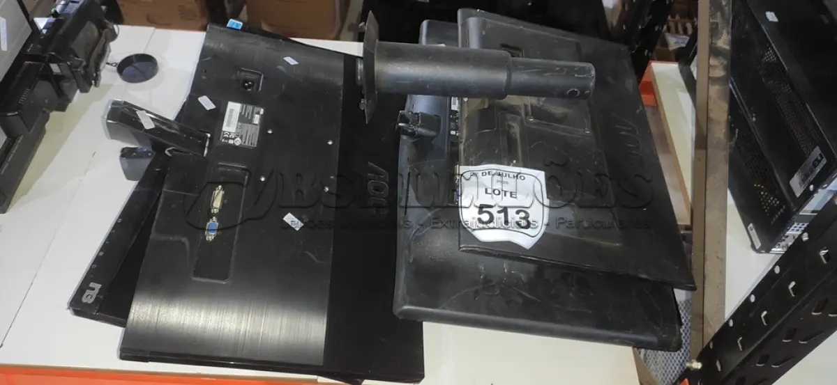 LOTE 513 - 05 MONITORES DE MARCAS E MODELOS DIVERSOS. (NO ESTADO) ATENÇÃO! FAZER A VISITAÇÃO ANTES DE ARREMATAR, NÃO SABEMOS SE FUNCIONA, LEILÃO NÃO TEM GARANTIA E NEM DEVOLUÇÃO, SUJEITO A POSSÍVEIS AVARIAS VISÍVEIS/OCULTAS E/OU AUSÊNCIA DE COMPONENTES.
