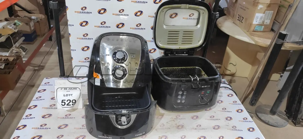 LOTE 529 - 01 FRITADEIRA ELÉTRICA E 01 AIR FEYER MARCA MONDIAL. (NO ESTADO) ATENÇÃO! FAZER A VISITAÇÃO ANTES DE ARREMATAR, NÃO SABEMOS SE FUNCIONA, LEILÃO NÃO TEM GARANTIA E NEM DEVOLUÇÃO, SUJEITO A POSSÍVEIS AVARIAS VISÍVEIS/OCULTAS E/OU AUSÊNCIA DE COMPONENTES.