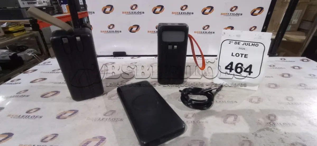 LOTE 464 - 03 POWER BANK DE MARCAS DIVERSAS. (NO ESTADO) ATENÇÃO! FAZER A VISITAÇÃO ANTES DE ARREMATAR, NÃO SABEMOS SE FUNCIONA, LEILÃO NÃO TEM GARANTIA E NEM DEVOLUÇÃO, SUJEITO A POSSÍVEIS AVARIAS VISÍVEIS/OCULTAS E/OU AUSÊNCIA DE COMPONENTES.