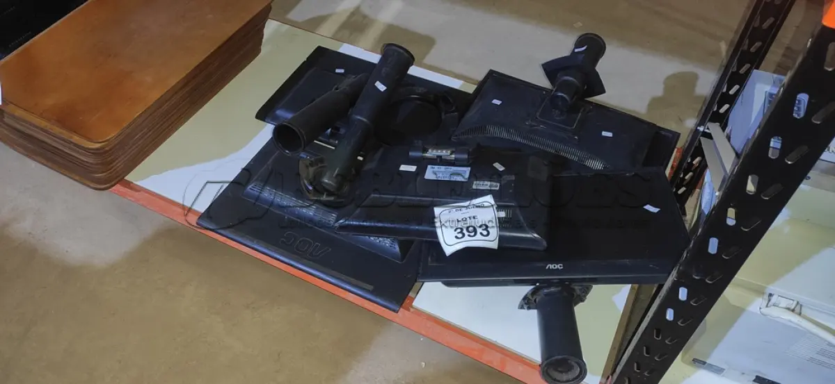 LOTE 393 - 06 MONITORES MARCA AOC PARA RETIRADA DE PEÇAS. (NO ESTADO) ATENÇÃO! FAZER A VISITAÇÃO ANTES DE ARREMATAR, NÃO SABEMOS SE FUNCIONA, LEILÃO NÃO TEM GARANTIA E NEM DEVOLUÇÃO, SUJEITO A POSSÍVEIS AVARIAS VISÍVEIS/OCULTAS E/OU AUSÊNCIA DE COMPONENTES.