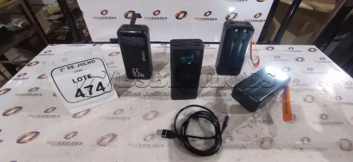 LOTE 474 - 04 POWER BANK DE MARCAS DIVERSAS. (NO ESTADO) ATENÇÃO! FAZER A VISITAÇÃO ANTES DE ARREMATAR, NÃO SABEMOS SE FUNCIONA, LEILÃO NÃO TEM GARANTIA E NEM DEVOLUÇÃO, SUJEITO A POSSÍVEIS AVARIAS VISÍVEIS/OCULTAS E/OU AUSÊNCIA DE COMPONENTES.